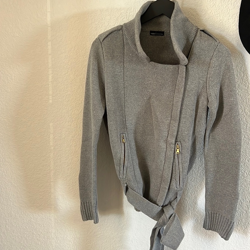 Motto sweater jacket